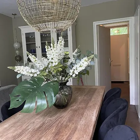 Holiday home Comfortabel Tot Rust Komen In Het Veluwse Bos *