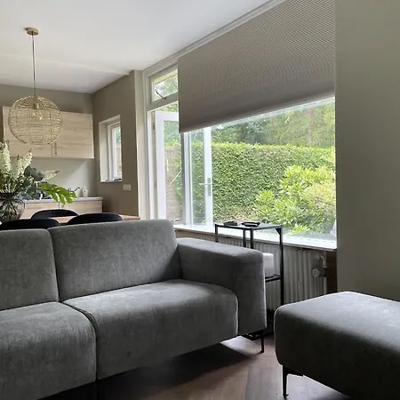Comfortabel Tot Rust Komen In Het Veluwse Bos オッテルロ